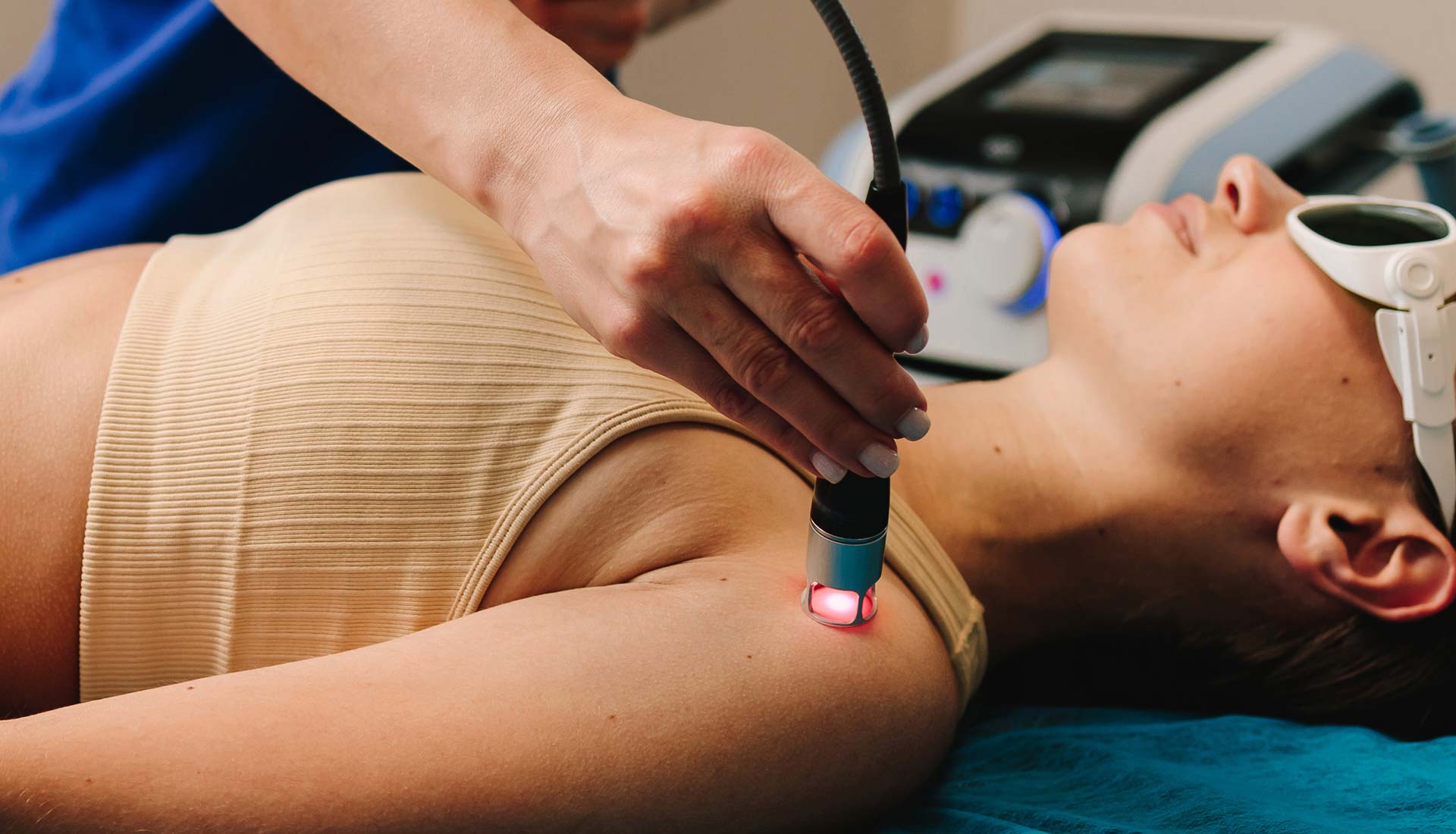 Low Level Laser Therapy treatment on the shoulder to reduce pain and support healing
